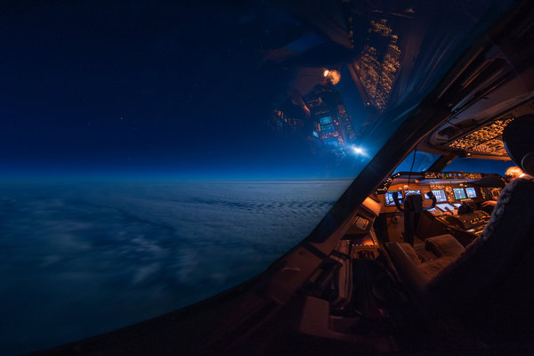 boeing-747-cockpit-moonlight-clouds-vanheijst.jpg 