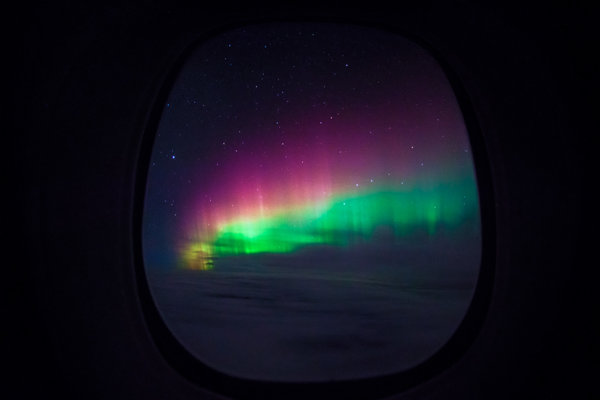 aurora-northern-lights-window-sky-colors-vanheijst.jpg 