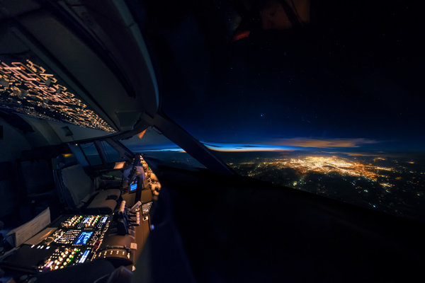 cockpit-night-city-houston-vanheijst.jpg 