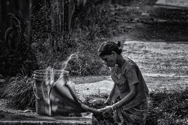 india-aleppey-woman-washing-people-vanheijst.jpg 