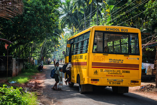 India-bus-school-vanheijst.jpg 