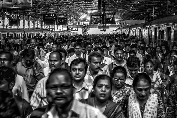 India-mumbai-station-people-vanheijst.jpg 