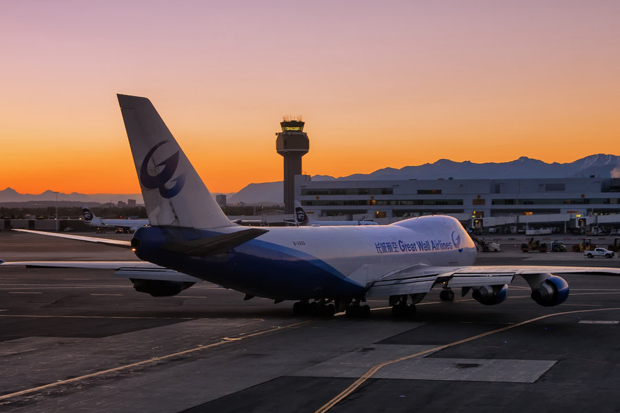 anchorage-alaska-boeing-747-apron-nippon-cargo-airlines-sunrise-vanheijst.jpg