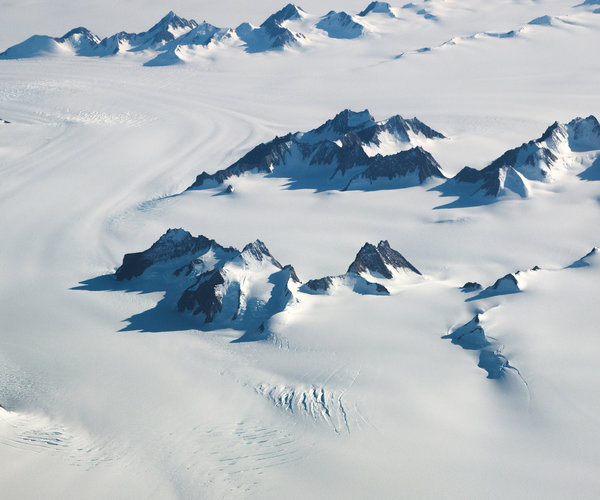greenland-glacier-ice-snow-mountains-landscape-winter-vanheijst-2.jpg