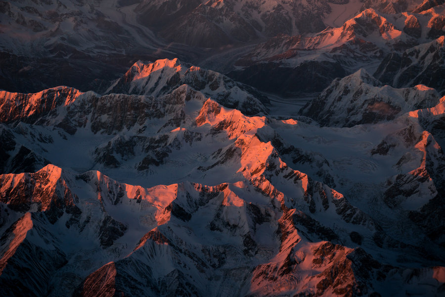 china-himalaya-sunset-snow-mountains-orange-light-pink-vanheijst.jpg