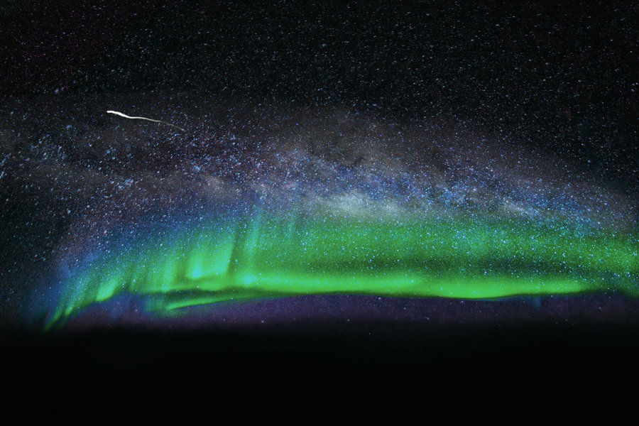 aurora-borealis-northern-lights-shooting-star-milkyway-vanheijst.jpg