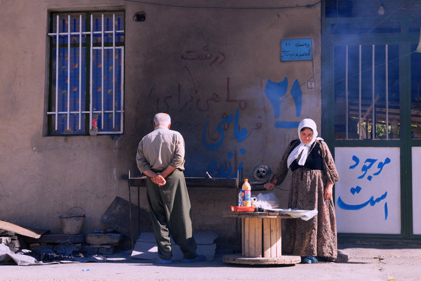 iran old people restaurant food vanheijst.jpg 