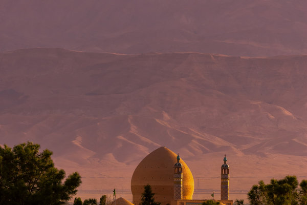 iran yazd mosque desert mountains vanheijst.jpg 