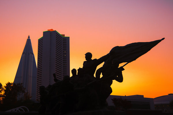 north-korea-dprk-pyongyang-military-museum-statue-buildings-sunset-vanheijst.jpg 