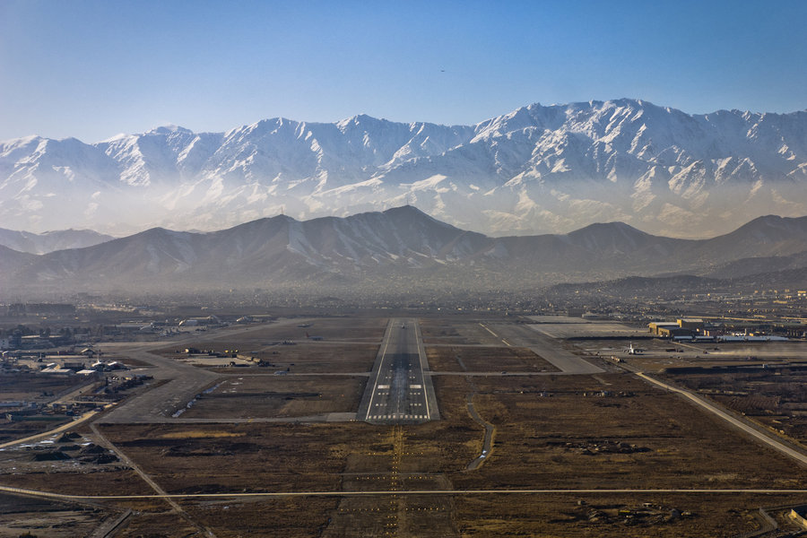 afghanistan-kabul-landing-runway-mountains-city-vanheijst.jpg