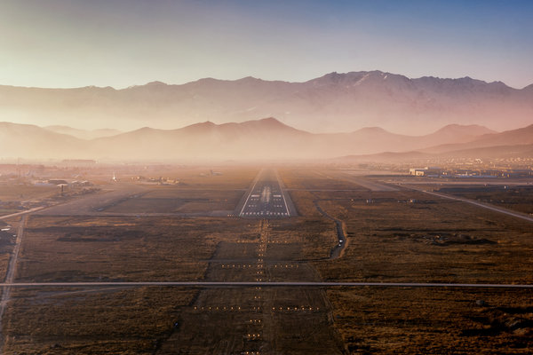 afghanistan-kabul-airport-landing-runway-mountains-city-afternoon-sunset-orange-vanheijst.jpg 