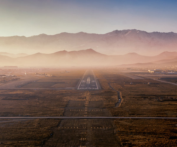 afghanistan-kabul-airport-landing-runway-mountains-city-afternoon-sunset-orange-vanheijst.jpg