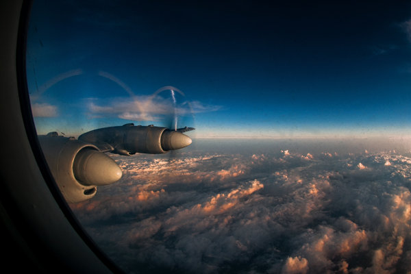 north-korea-air-koryo-ilyushin-il18-inflight-wing-engines-clouds.jpg 