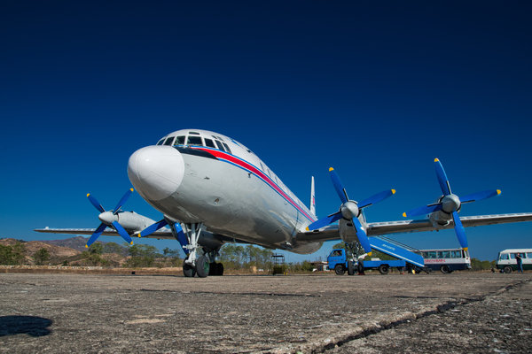 north-korea-air-koryo-ilyushin-il18-hamhung-2.jpg 