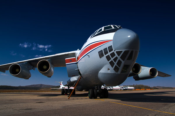 north-korea-air-koryo-ilyushin-il76-airplane-blue-sky.jpg 