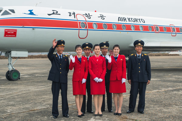 north-korea-air-koryo-tupolev-tu134-crew-wave.jpg 