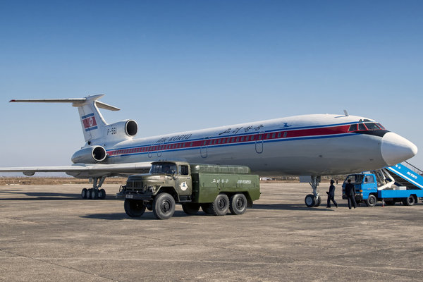 north-korea-air-koryo-tupolev-tu154-fuel-truck.jpg 