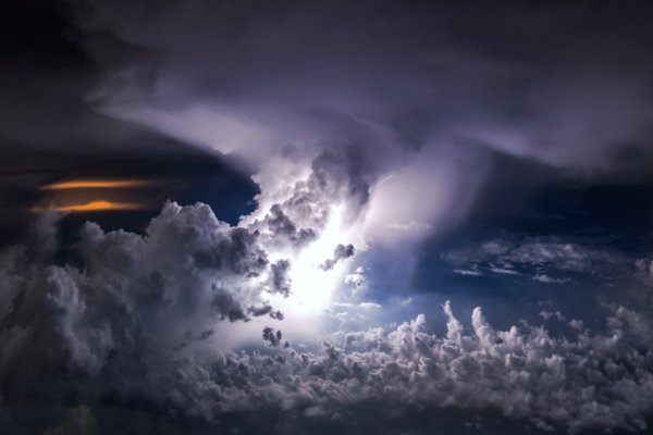 1-sfw-thunderstorm-lightning-weather-clouds-cloud-vanheijst.jpg 