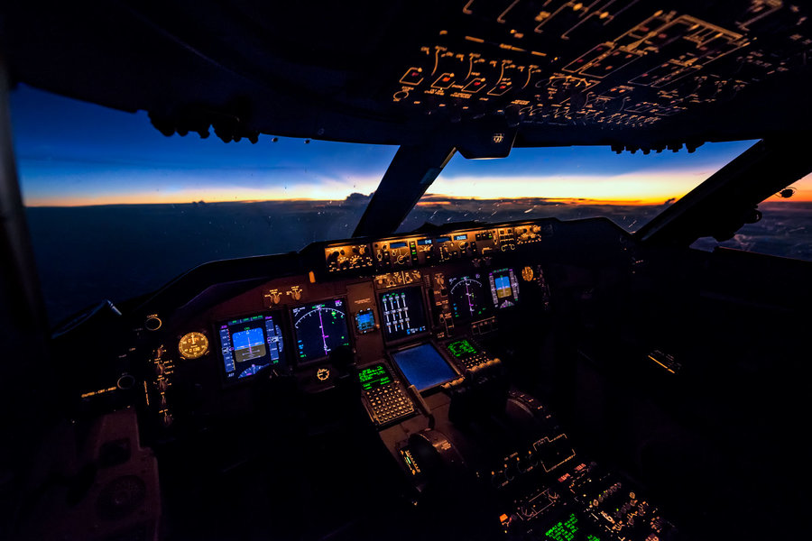 2.1-sfw-cockpit-sunrise-atlantic-vanheijst.jpg