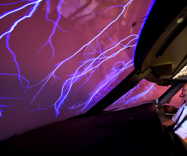 1-sfw-st-elmos-fire-window-747-cockpit-night-storm-weather.jpg