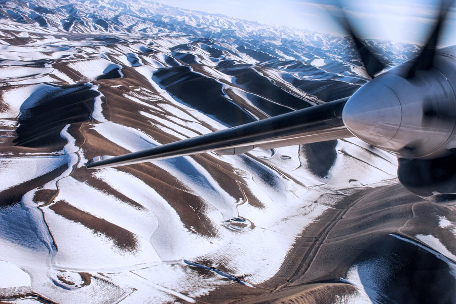 afghanistan-fokker50-wing-airplane-winter-engine-flight-vanheijst-1.jpg