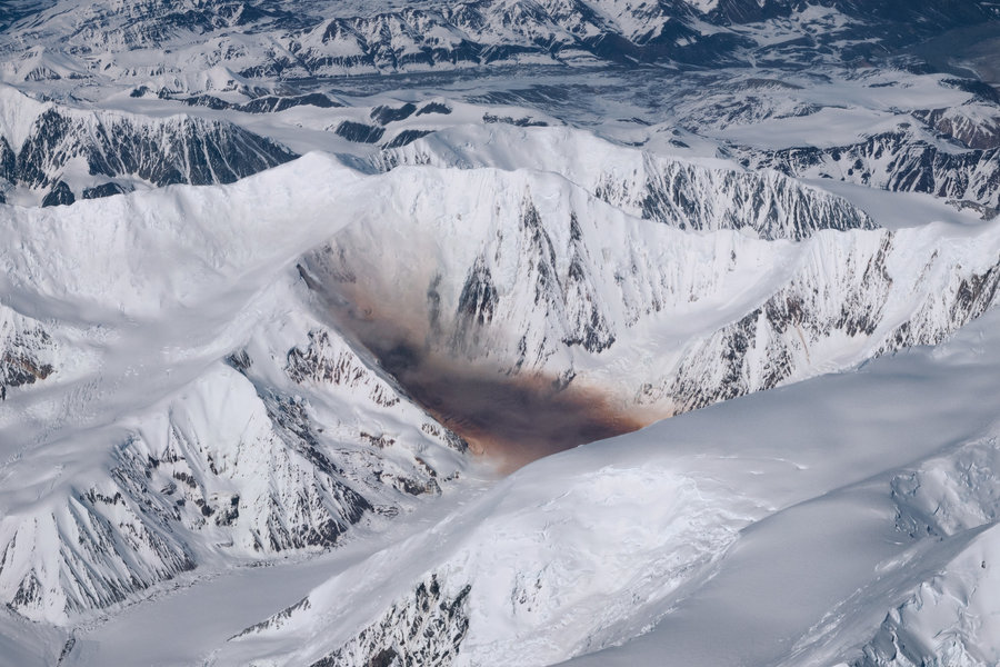 3-alaska-glacier-mountains-volcano-smoke-eruption.jpg
