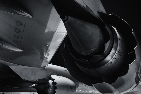 747-8-wing-engines-bnw.jpg 
