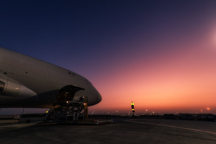 7-apron-dubai-sunset-fuselage-nose.jpg